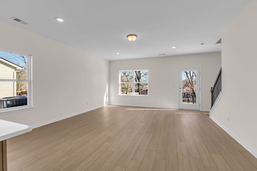 Spacious, unfurnished interior of a new home in Hampshire Hills, Columbia (Image 18).