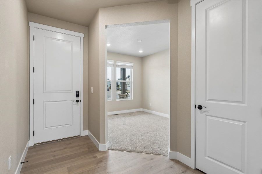 Spacious, unfurnished interior of a new home in Aspen Meadows-4, Colorado Springs (Image 28). Spacious, unfurnished interior of a new home in Aspen Meadows-4, Colorado Springs (Image 28).