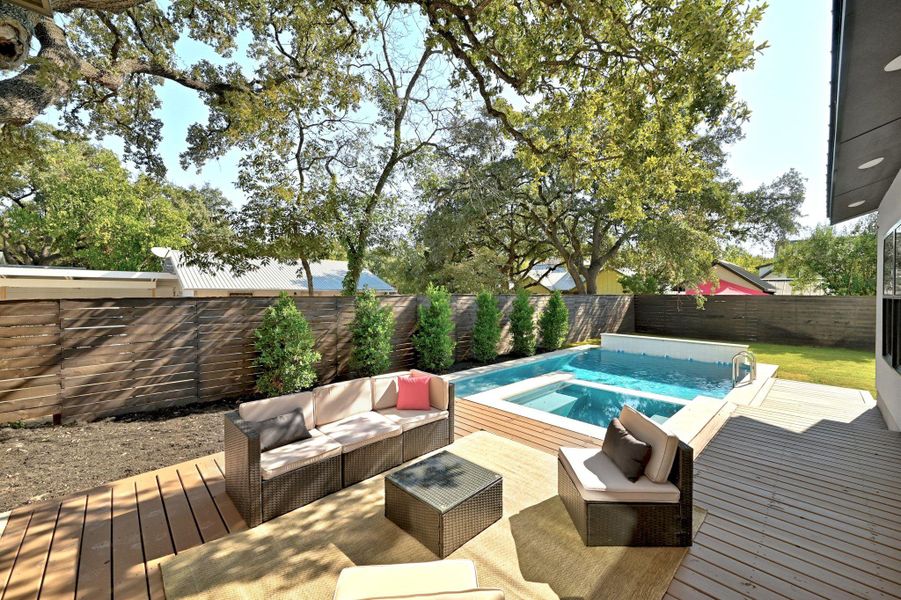 Perfect deck for entertaining Perfect deck for entertaining