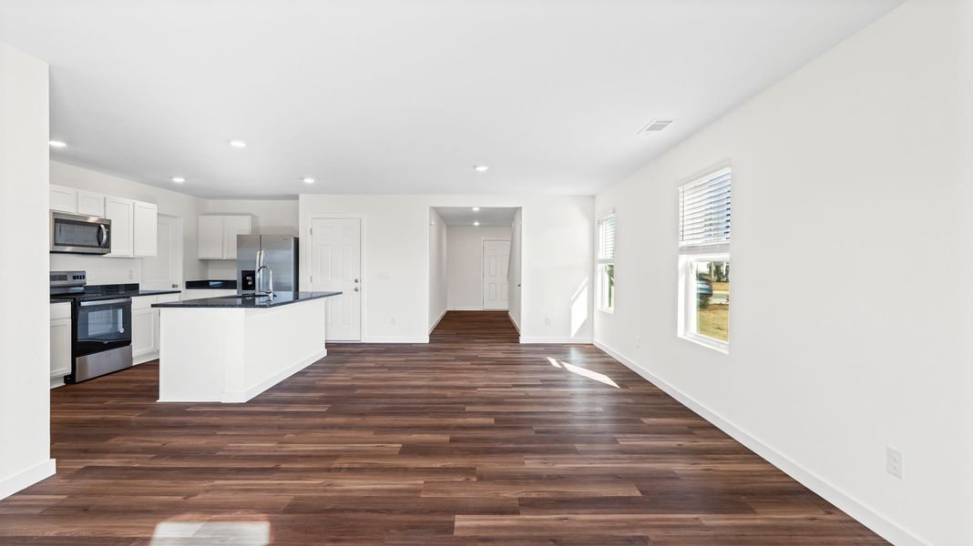 Spacious, unfurnished interior of a new home in Evergreen Landing, Rossville (Image 14).