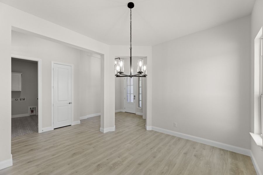 Representative unfurnished interior of a home built from the Cedarwood II by Sandlin Homes in Lakesong, Midlothian (Image 17).
