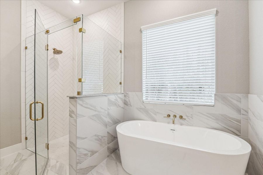 THE PICTURE SHOWN IS NOT THE ACTUAL HOME. TRINITY SIGNATURE HOMES IS BUILDING A SIMILAR FLOOR PLAN.