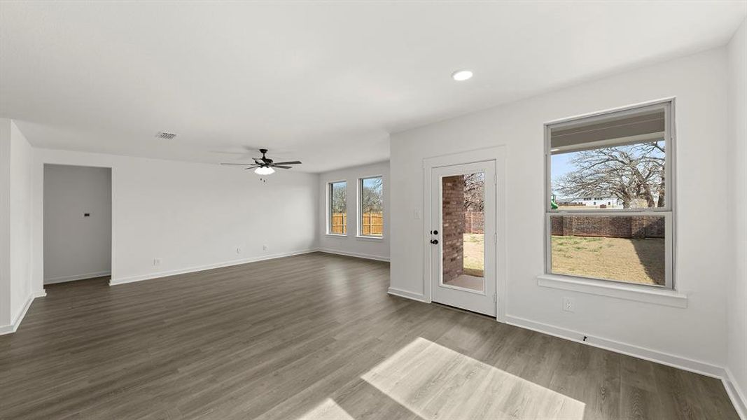 13. 2244 Sesaro - Dining (2)