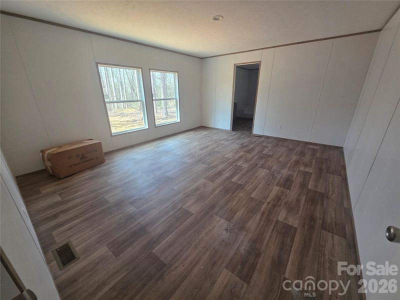 Spacious, unfurnished interior of a new home in , Chester (Image 4).