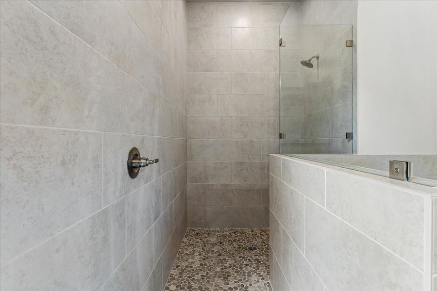 Doug Parr Homes | Hunter Plan - Primary Bathroom Doug Parr Homes | Hunter Plan - Primary Bathroom