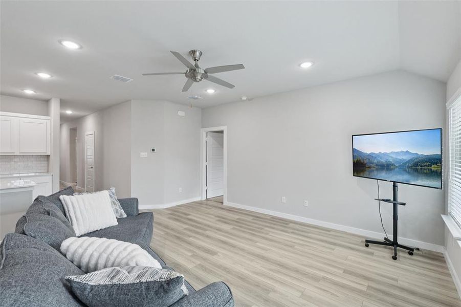 Spacious, unfurnished interior of a new home in , Red Oak (Image 25).