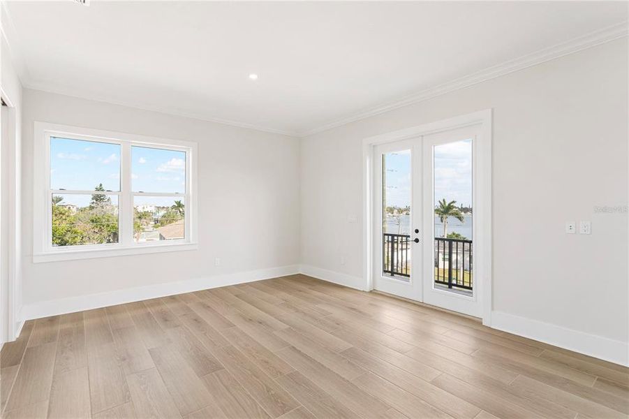 Spacious, unfurnished interior of a new home in , St. Petersburg (Image 37).