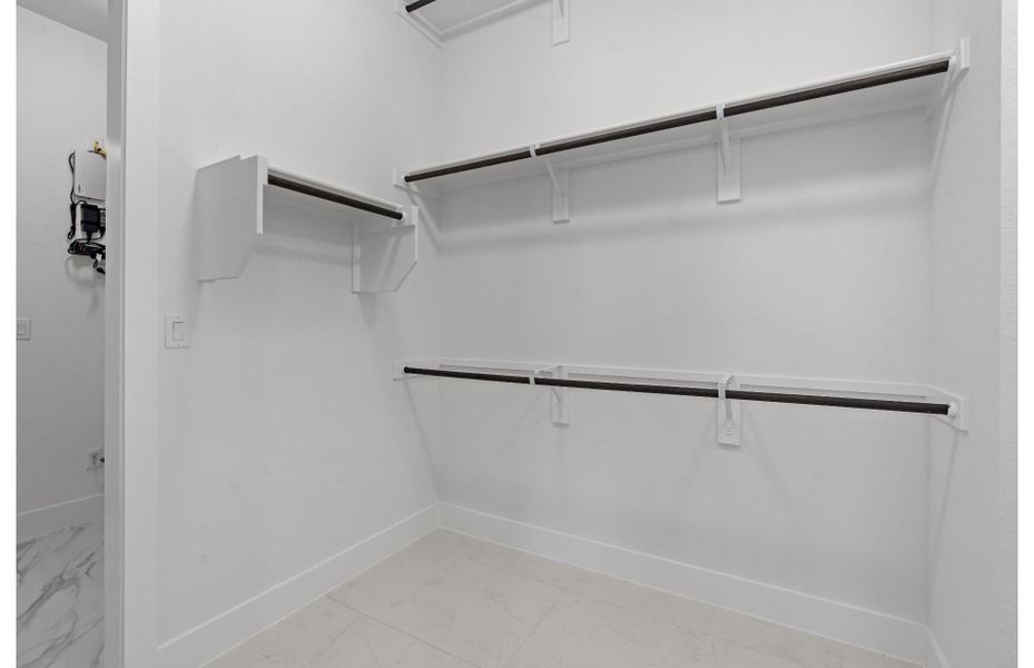 Walk-In Closet Walk-In Closet