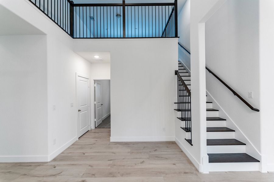 Spacious, unfurnished interior of a new home in Santa Rita Ranch, Liberty Hill (Image 14).