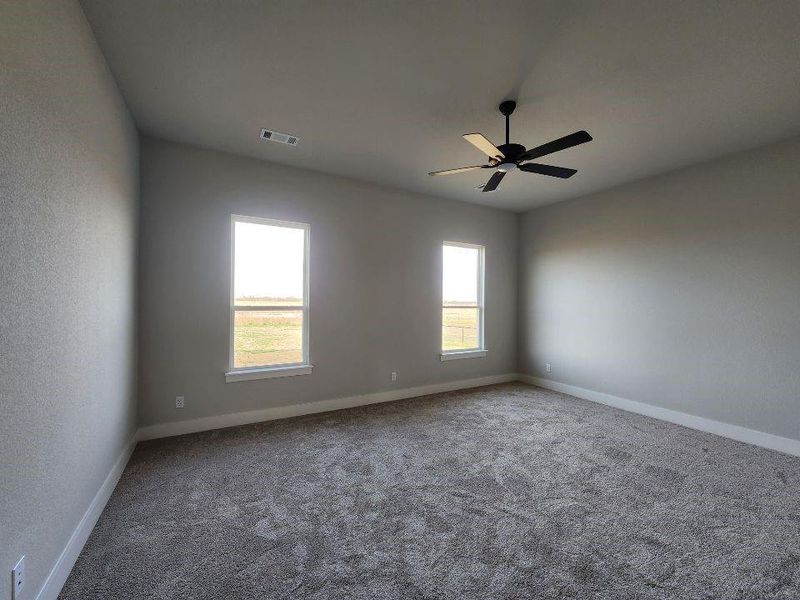 Spacious, unfurnished interior of a new home in Rocky Top, Krum (Image 12).