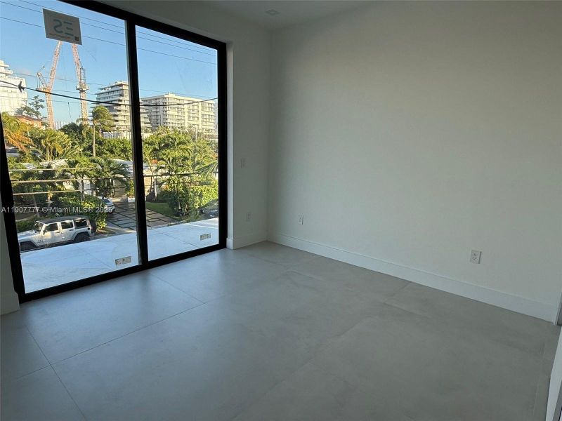 Spacious, unfurnished interior of a new home in , Surfside (Image 23).