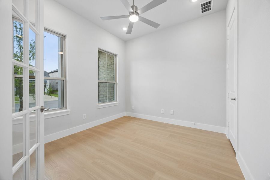 Spacious, unfurnished interior of a new home in Painted Tree Lakeside, McKinney (Image 25).