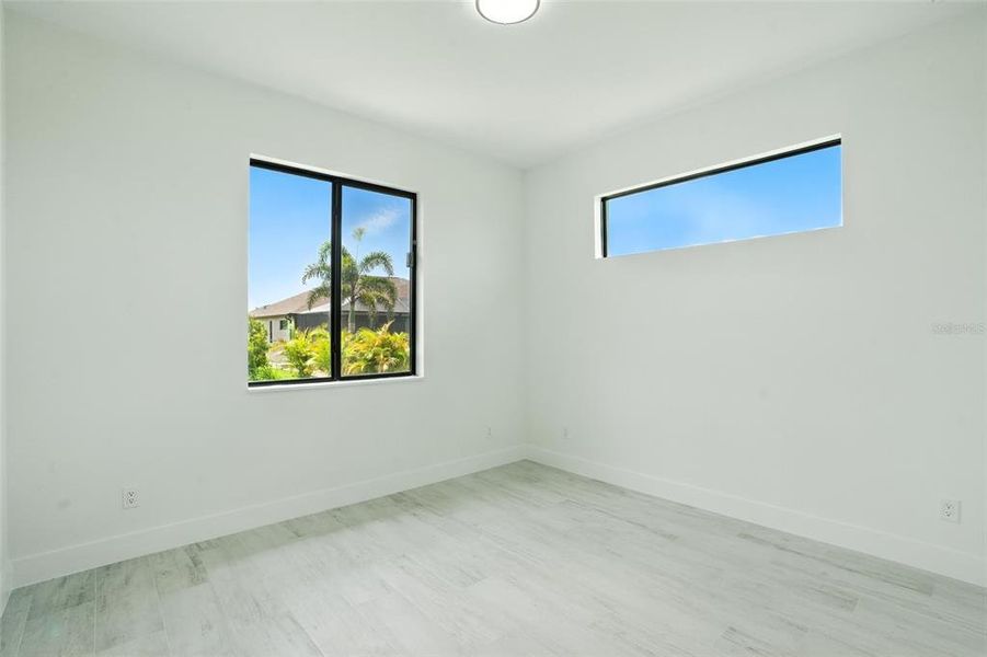 Spacious, unfurnished interior of a new home in , Port Charlotte (Image 14).
