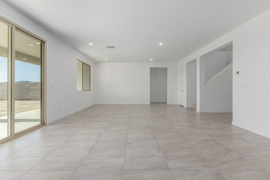 Spacious, unfurnished interior of a new home in Bentridge, Buckeye (Image 8).