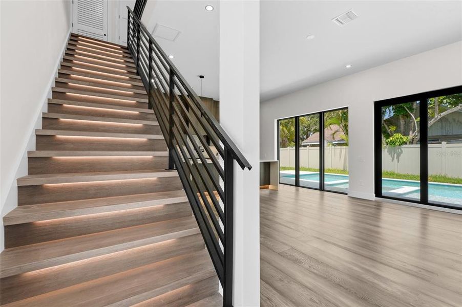 Spacious, unfurnished interior of a new home in , Sarasota (Image 23).