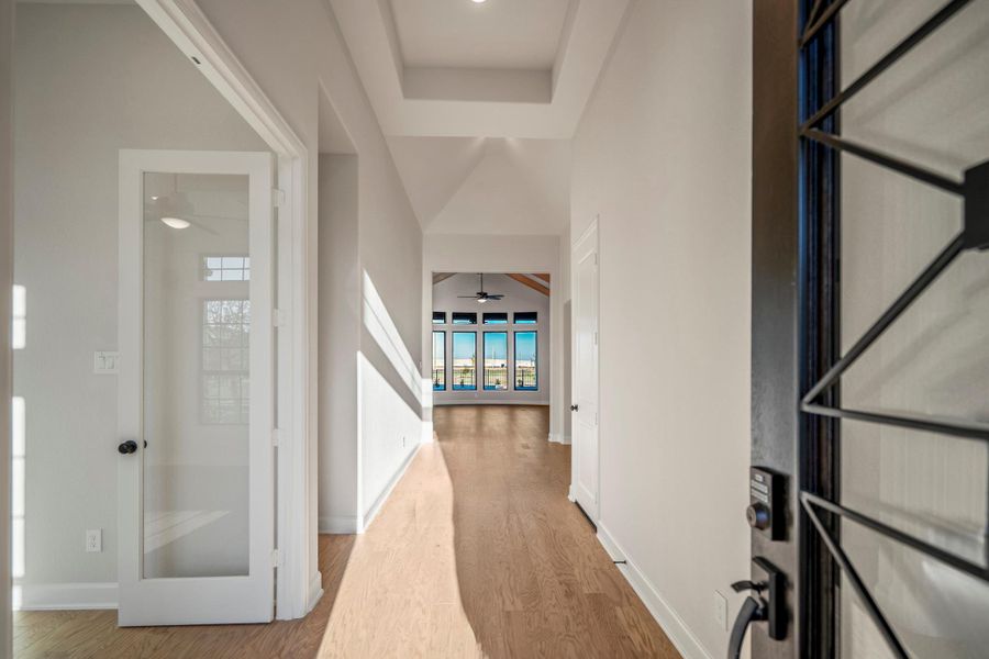 Spacious, unfurnished interior of a new home in Jordan Ranch 70' Lots, Fulshear (Image 20).