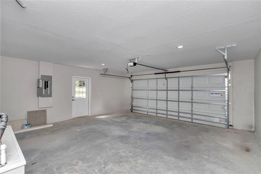 Spacious, unfurnished interior of a new home in , Ocala (Image 19).