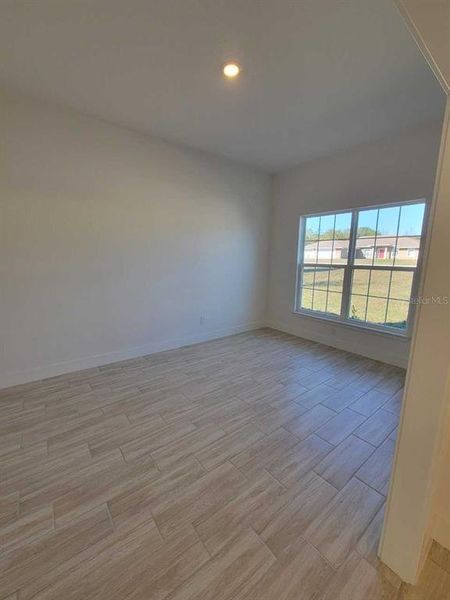 Spacious, unfurnished interior of a new home in , Ocala (Image 12).