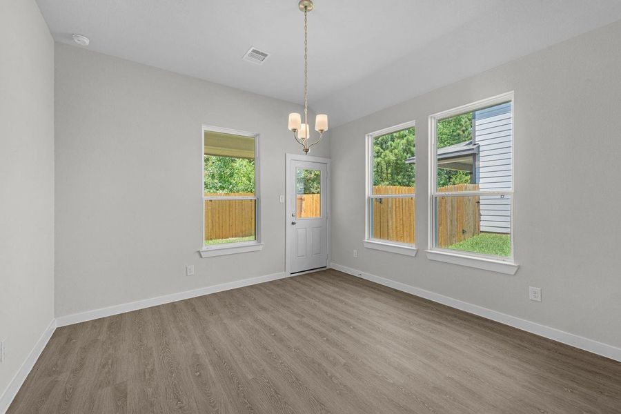 Spacious, unfurnished interior of a new home in Lexington Heights, Willis (Image 14).