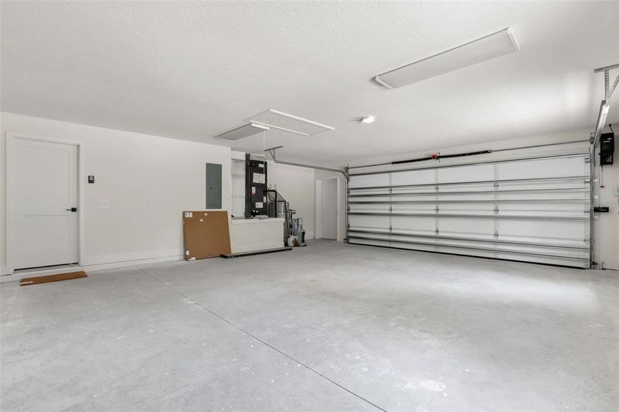 Spacious, unfurnished interior of a new home in , Umatilla (Image 23).