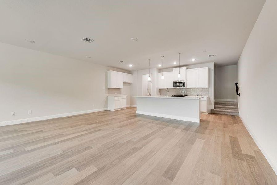 Spacious, unfurnished interior of a new home in Bayside, Rowlett (Image 16).