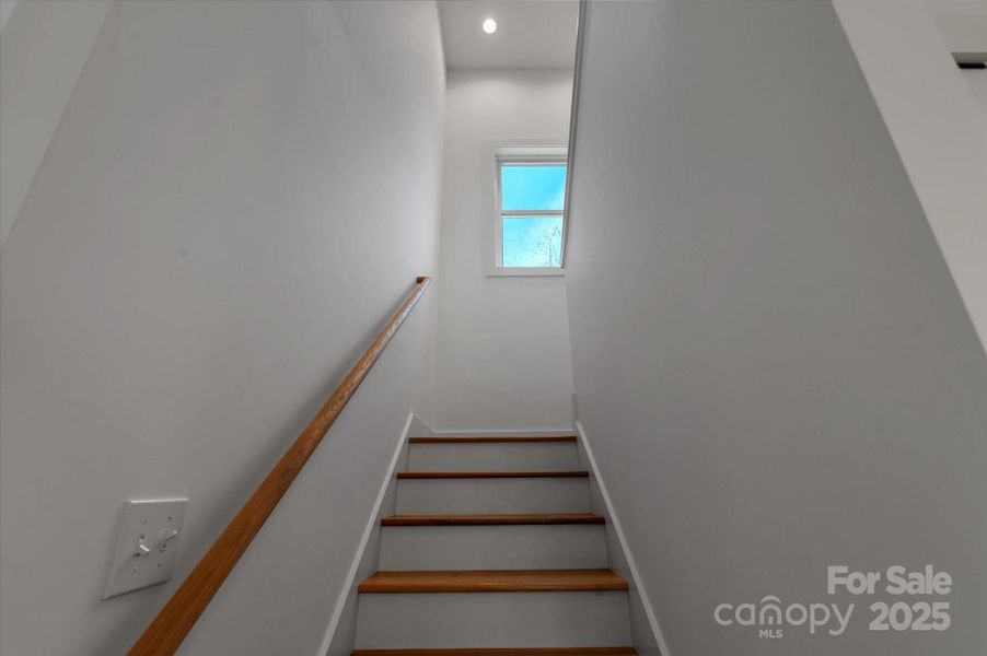 Spacious, unfurnished interior of a new home in , Asheville (Image 20).