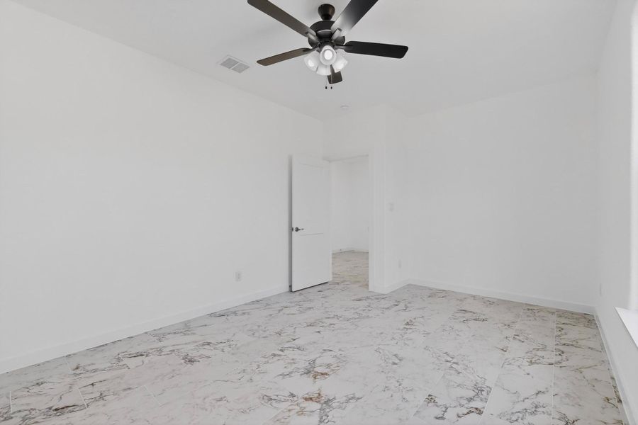 Unfurnished room featuring baseboards and a ceiling fan