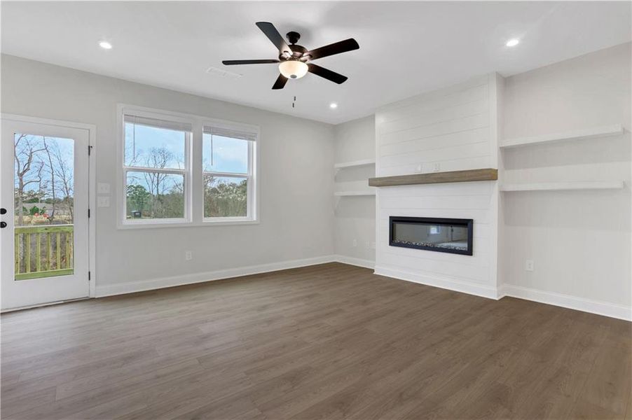 Spacious, unfurnished interior of a new home in Towne Village at Suwanee Dam, Sugar Hill (Image 28). Spacious, unfurnished interior of a new home in Towne Village at Suwanee Dam, Sugar Hill (Image 28).