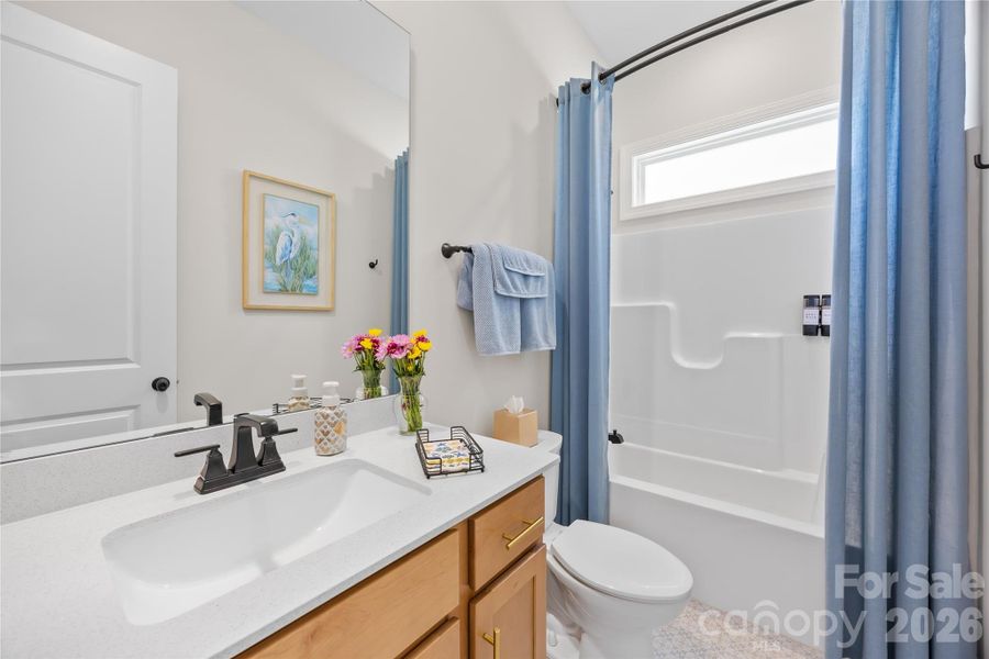 Full Guest Bath Full Guest Bath