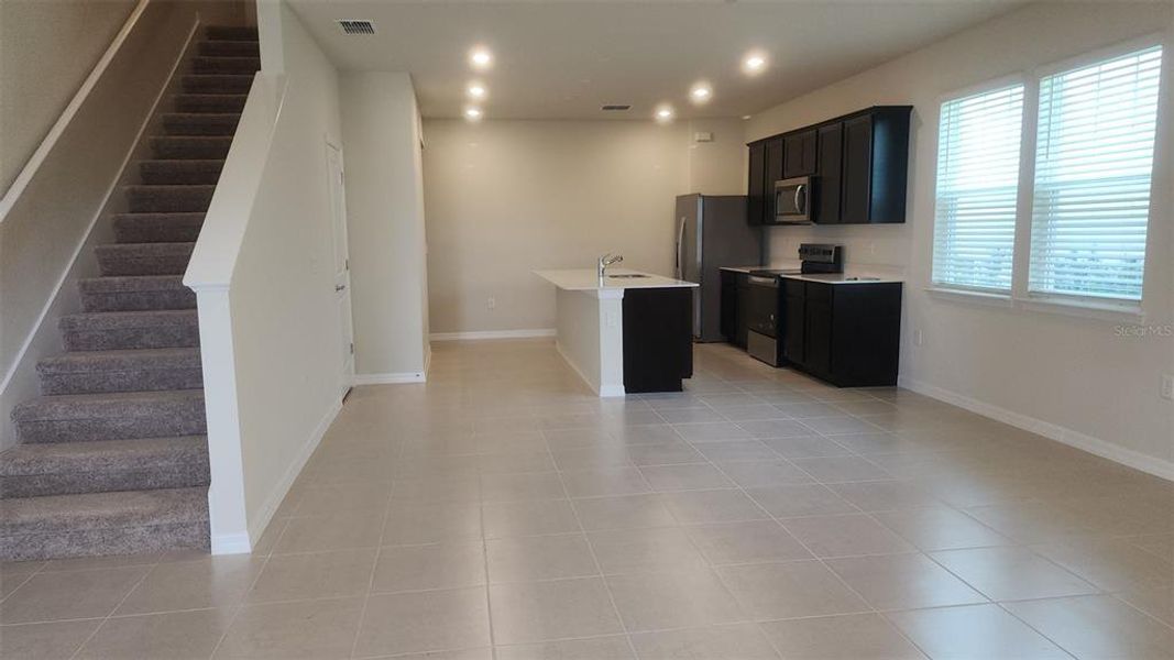 Spacious, unfurnished interior of a new home in , Winter Garden (Image 20).