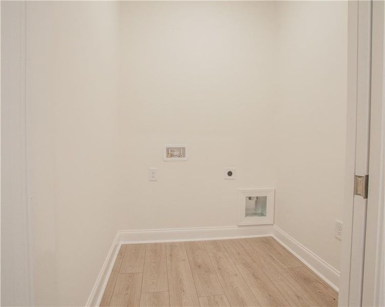 Spacious, unfurnished interior of a new home in , Carrollton (Image 13).