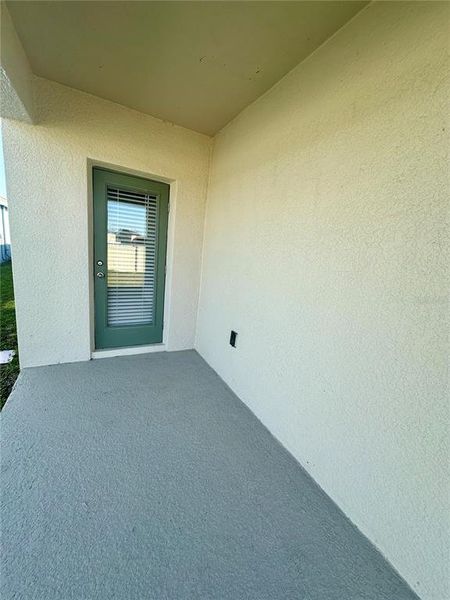 Exterior details and patio area of a home in , Kissimmee (Image 3).