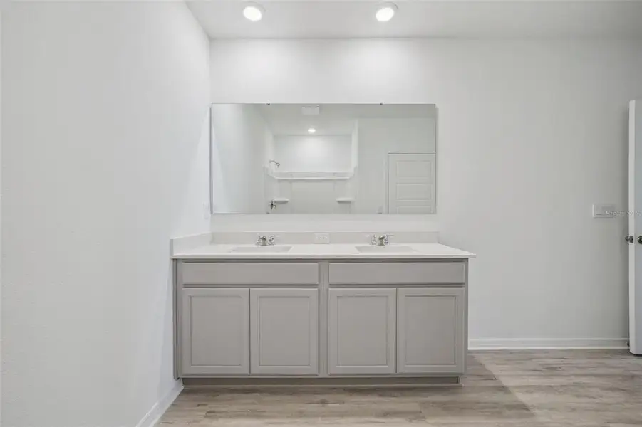 Furnished interior view inside a new home in , Tavares (Image 9).