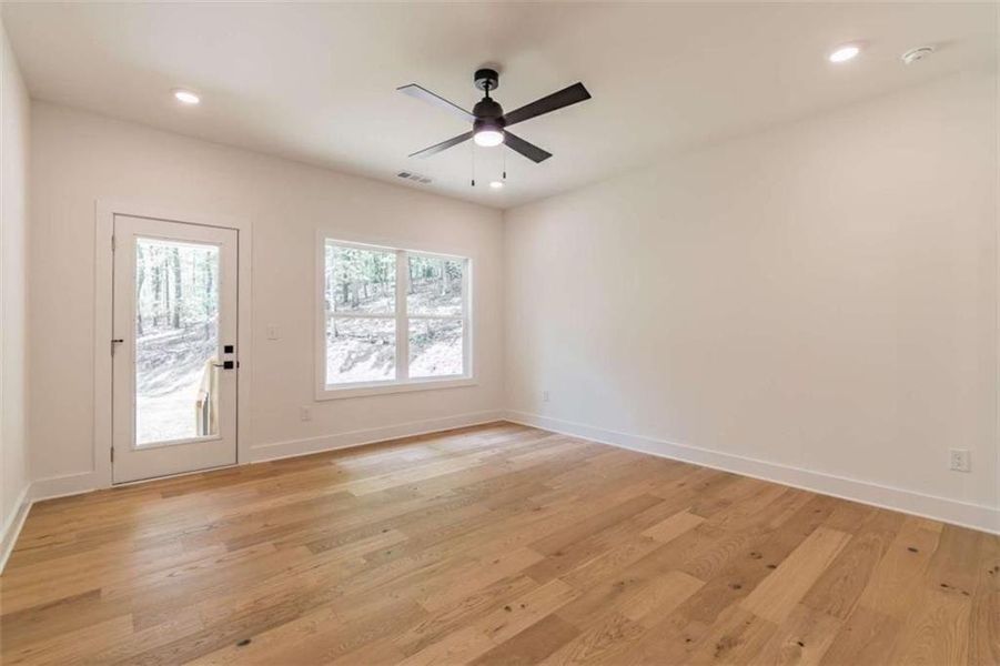 Spacious, unfurnished interior of a new home in , Gainesville (Image 25).