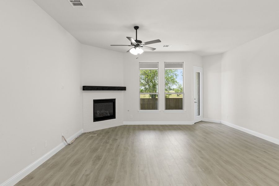 Representative unfurnished interior of a home built from the Cedarwood II by Sandlin Homes in Lakesong, Midlothian (Image 24).