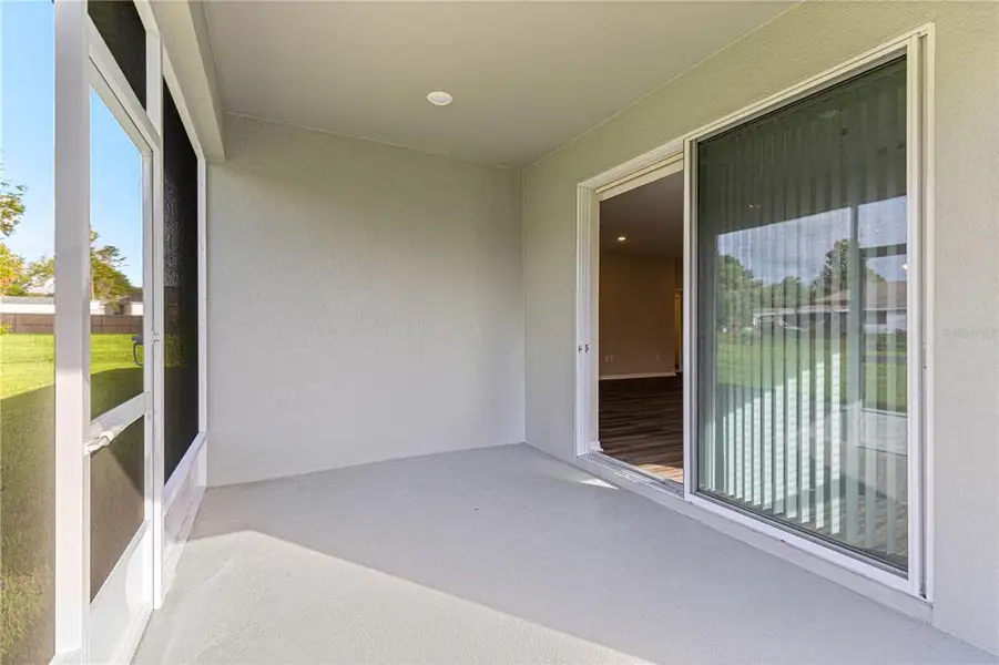 Exterior details and patio area of a home in , Ocala (Image 4).