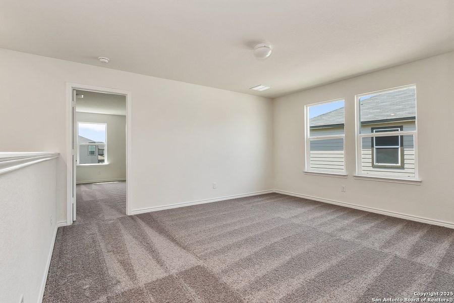 Spacious, unfurnished interior of a new home in Woodside Farms, Seguin (Image 6).