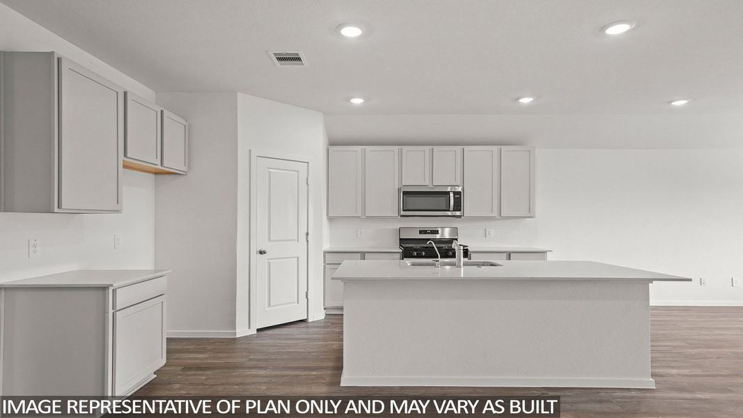 Representative furnished interior of a home built from the Harris by D.R. Horton in Sunterra Lakes, Brookshire (Image 5). Representative furnished interior of a home built from the Harris by D.R. Horton in Sunterra Lakes, Brookshire (Image 5).