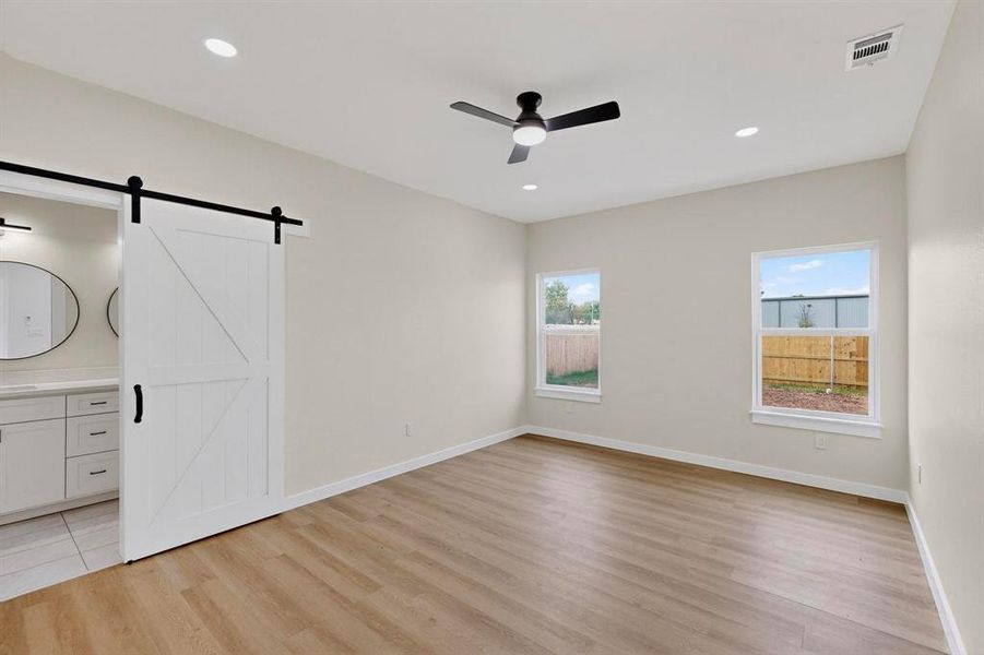 Spacious, unfurnished interior of a new home in , Rice (Image 23).