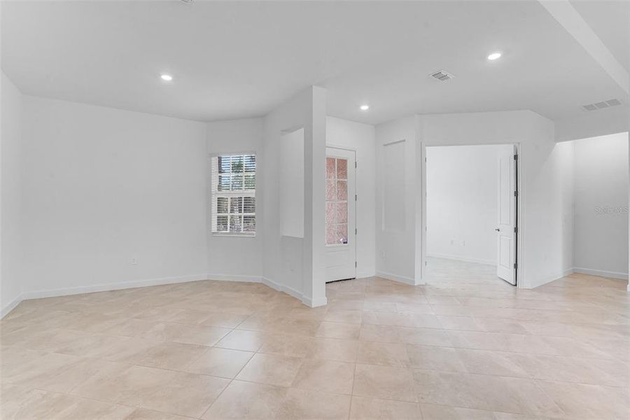 Spacious, unfurnished interior of a new home in South Gulf Cove, Port Charlotte (Image 15).