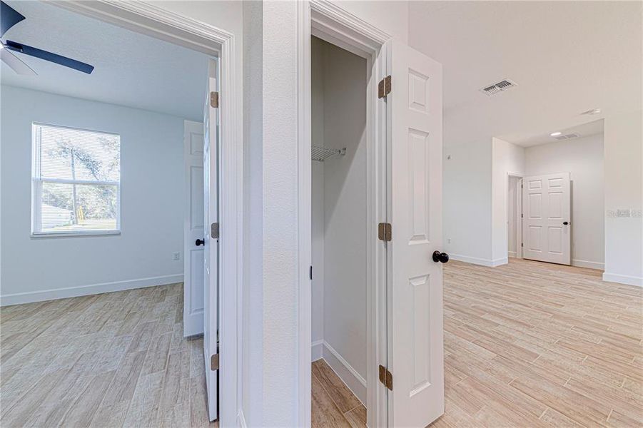 Spacious, unfurnished interior of a new home in , Ocklawaha (Image 15).