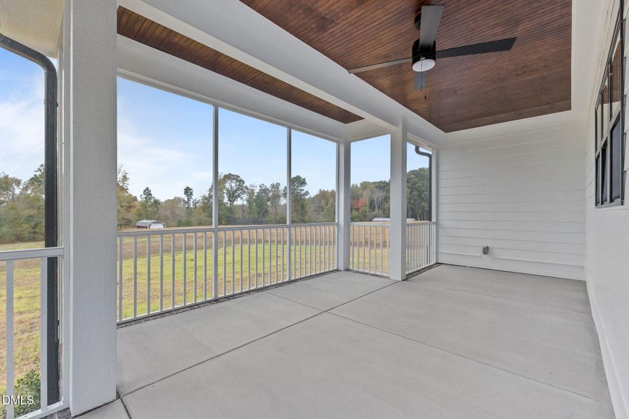 28-web-or-mls-AZ3A3743