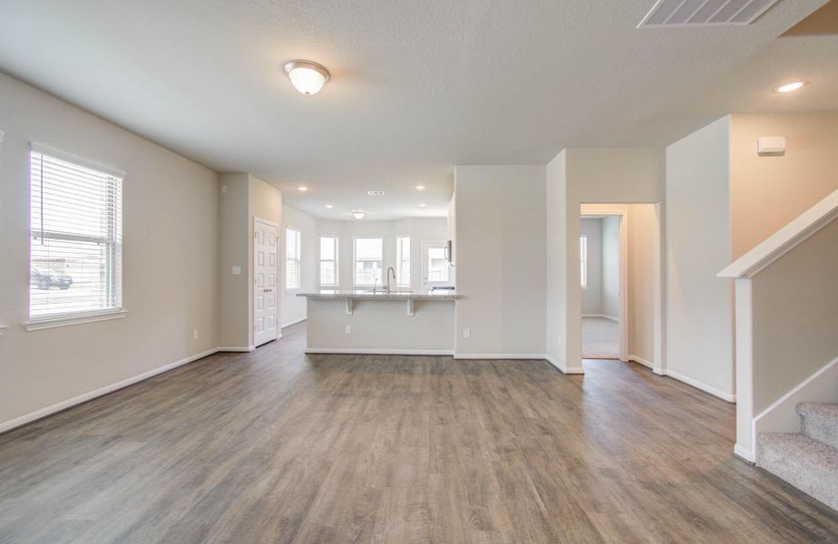 Spacious, unfurnished interior of a new home in Legends Bay, Baytown (Image 28).