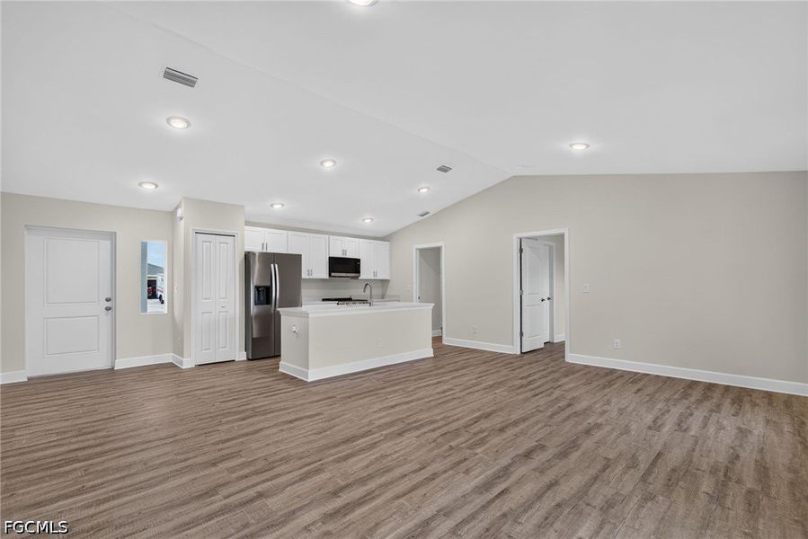 Spacious, unfurnished interior of a new home in Cape Coral, Cape Coral (Image 13).