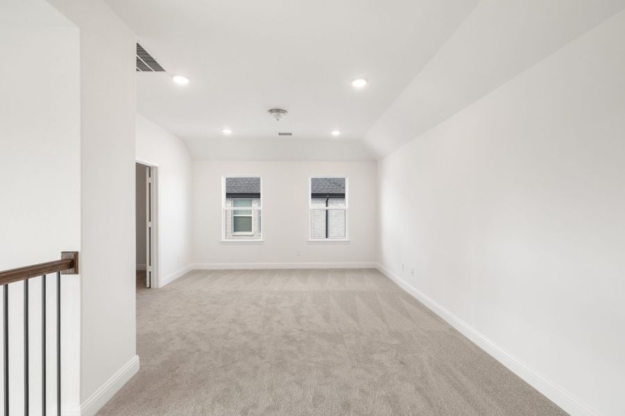 Spacious, unfurnished interior of a new home in Lake Breeze, Lavon (Image 38).