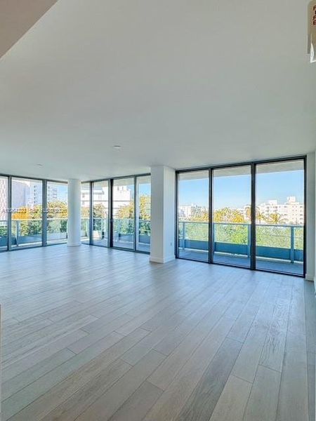 Spacious, unfurnished interior of a new home in , Bal Harbour (Image 10).