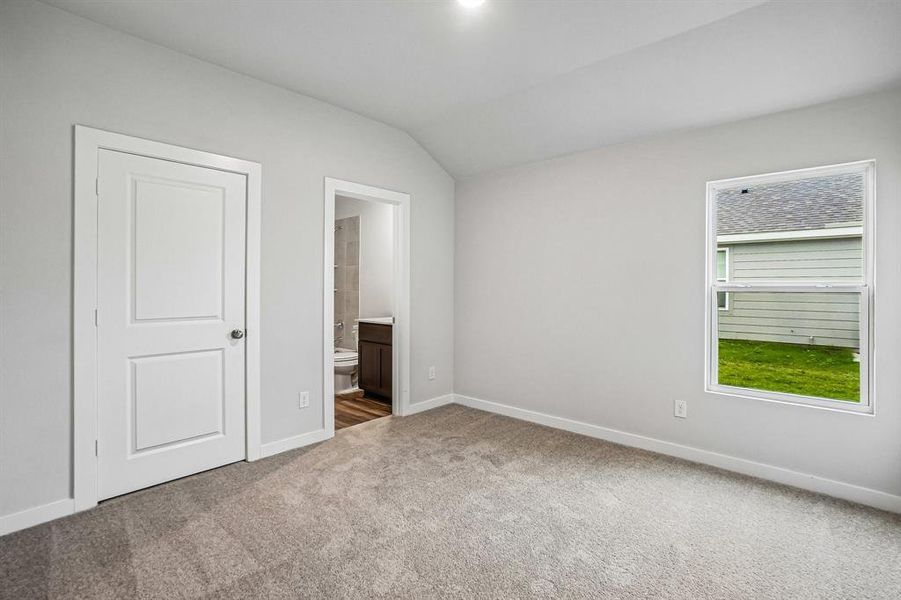 Spacious, unfurnished interior of a new home in Middlefield Village, Dallas (Image 34).