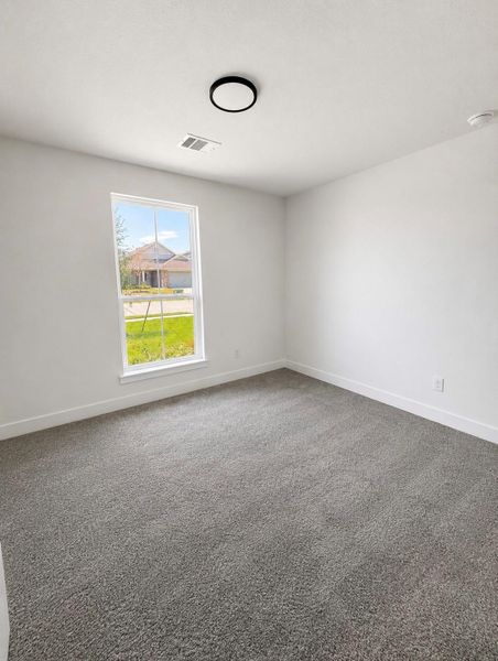 Spacious, unfurnished interior of a new home in River Ranch Trails, Dayton (Image 11).