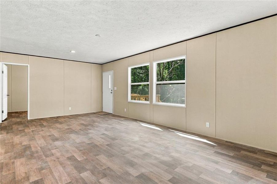 Spacious, unfurnished interior of a new home in , Jasper (Image 18).