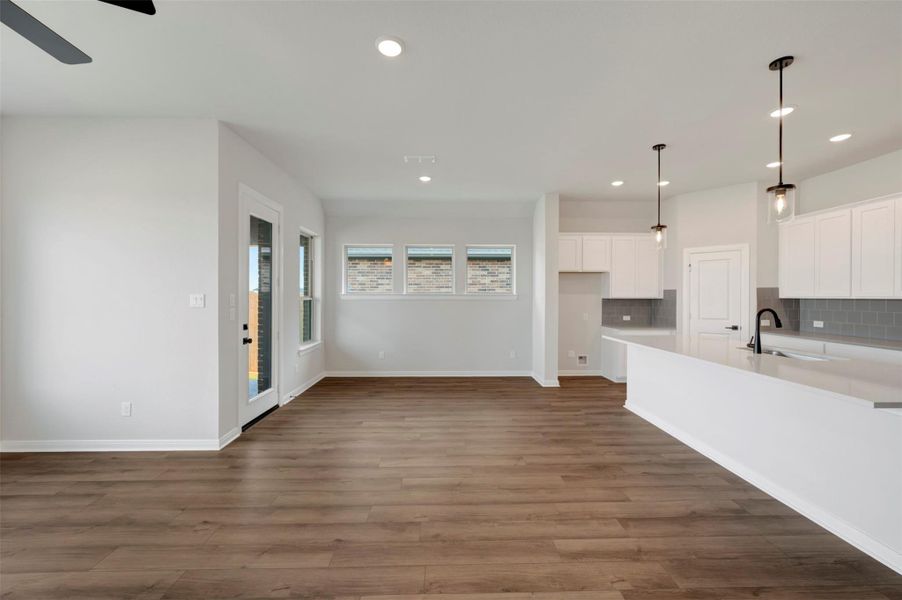 Spacious, unfurnished interior of a new home in Beacon Point at Lago Mar 50’ Homesites, Texas City (Image 27).